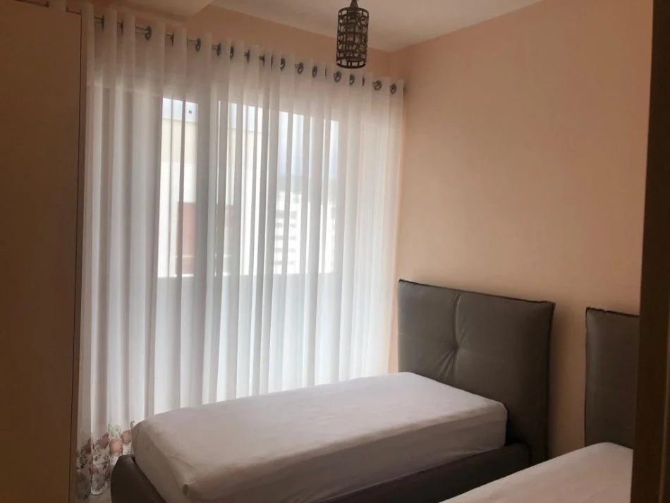 Tirane, jepet me qera apartament 2+1+Ballkon Kati 6, 96 m² 700 € (21 DHJETORI)