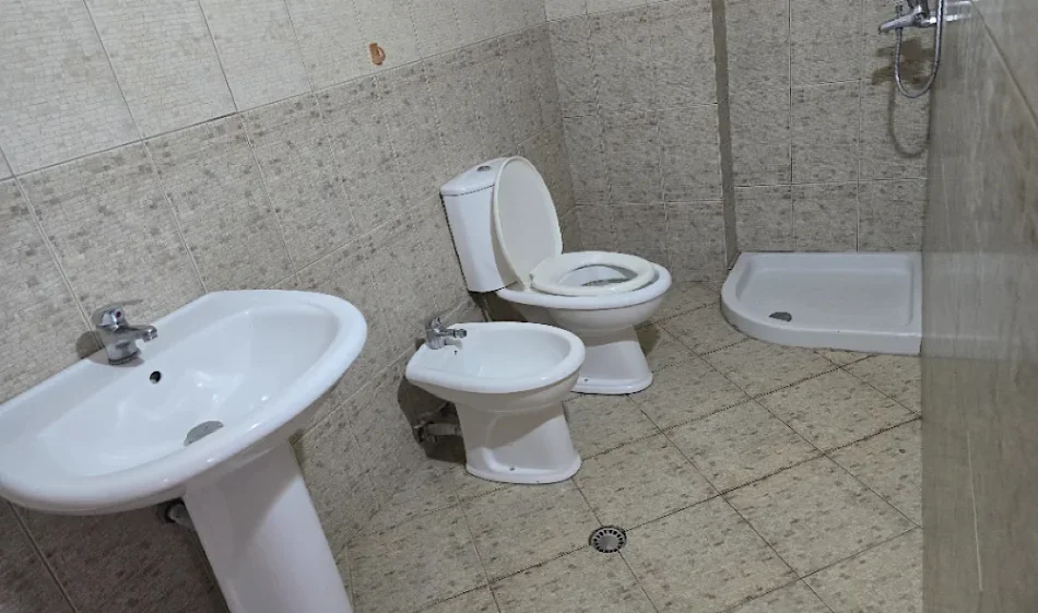 Tirane, jepet me qera apartament 2+1 Kati 3, 120 m² 1.000 € 
