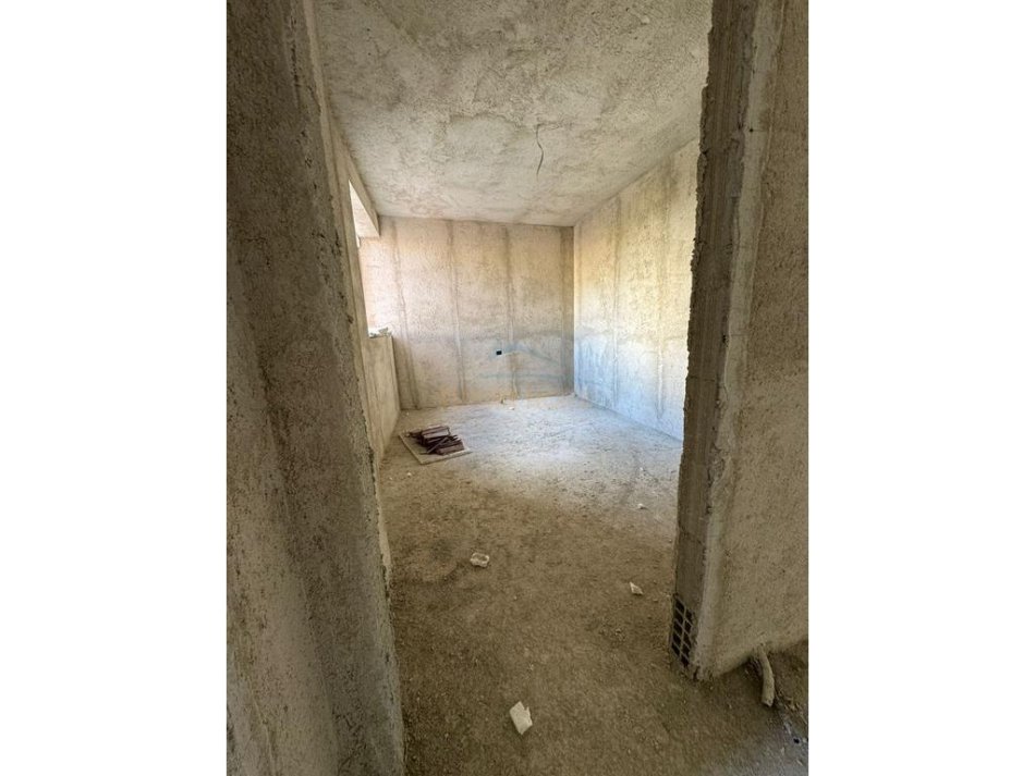 Tirane, shitet apartament 2+1 Kati 1, 99 m² 159.000 € (Perballe me shkollen Dhori Leka)