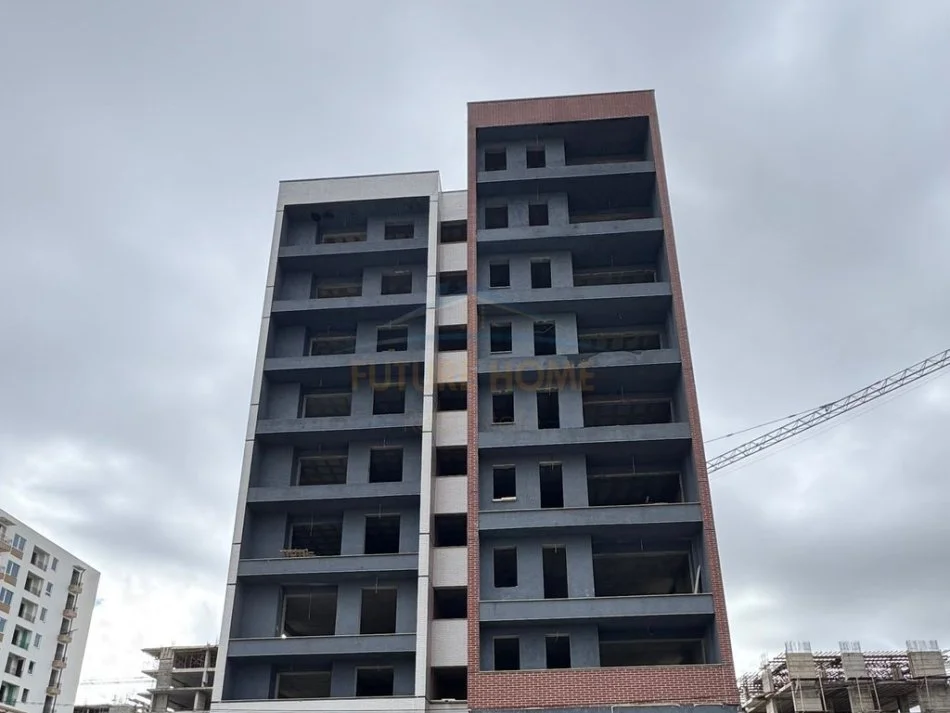 Tirane, shitet apartament 2+1+Ballkon Kati 1, 99 m² 159.000 € (Fusha Aviacionit)