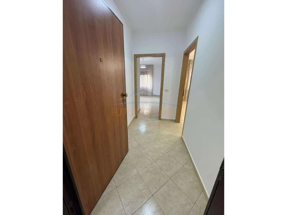Tirane, shitet apartament 2+1+Ballkon Kati 3, 100 m² 155.000 € (YZBERISHT)