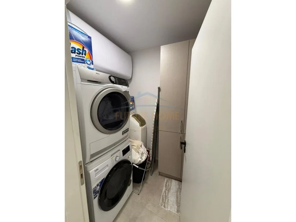 Tirane, shitet apartament 3+1 Kati 2, 165 m² 355.000 € 