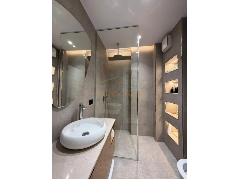 Tirane, shitet apartament 3+1+Ballkon Kati 2, 165 m² 355.000 € (KOPSHTI BOTANIK)