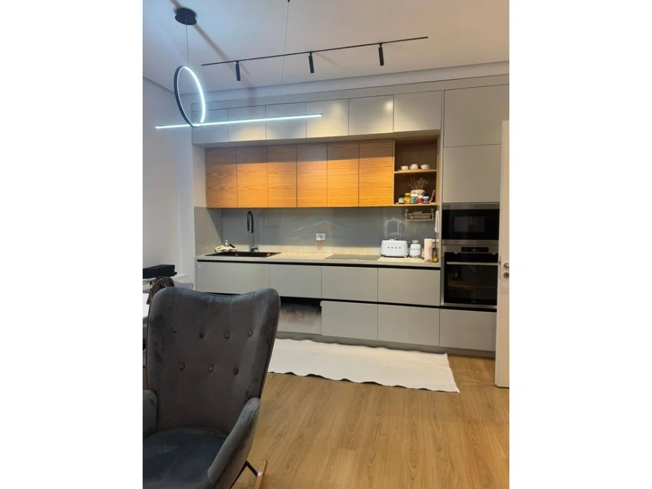 Tirane, jepet me qera apartament 2+1 Kati 4, 76 m² 1.000 € (ZOGU I ZI FOLEJA E GJELBER)