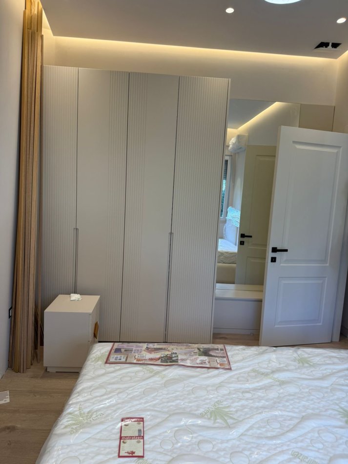 Tirane, jepet me qera apartament 1+1 Kati 1, 55 m² 900 € (Rruga e dibres)