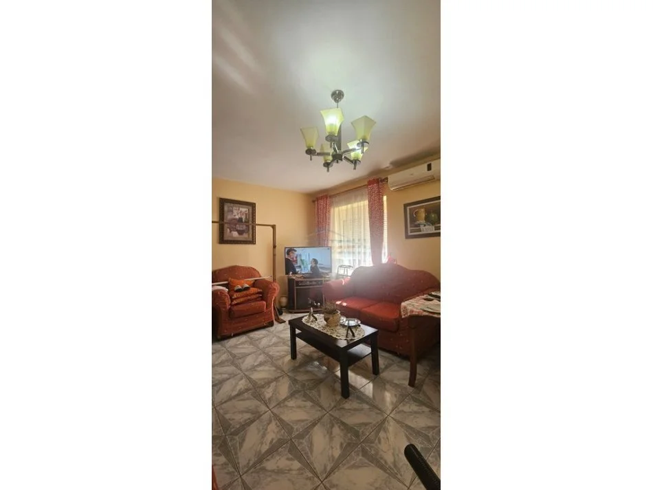 Vlore, shitet apartament 2+1+Ballkon Kati 3, 105.000 € (Rruga Riza Salati)