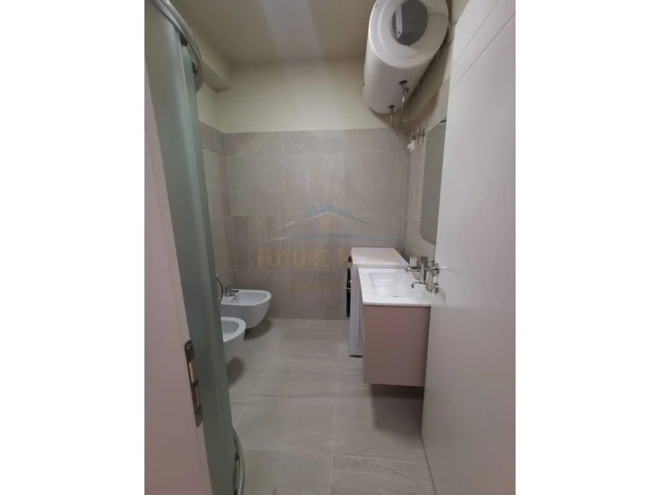 Durres, jepet me qera apartament 1+1 Kati 6, 80 m² 650 € (Bashkia, Durrës.)