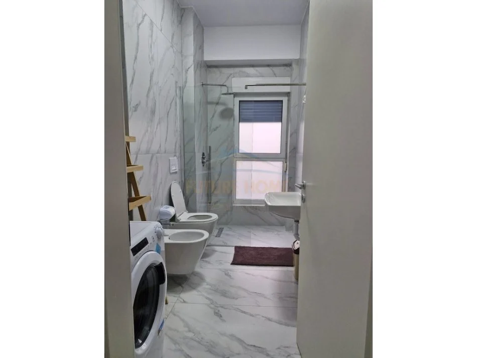 Tirane, jepet me qera apartament 1+1 Kati 3, 45 m² 450 € (Apartamenti ndodhet tek Kompleksi Kaimi)