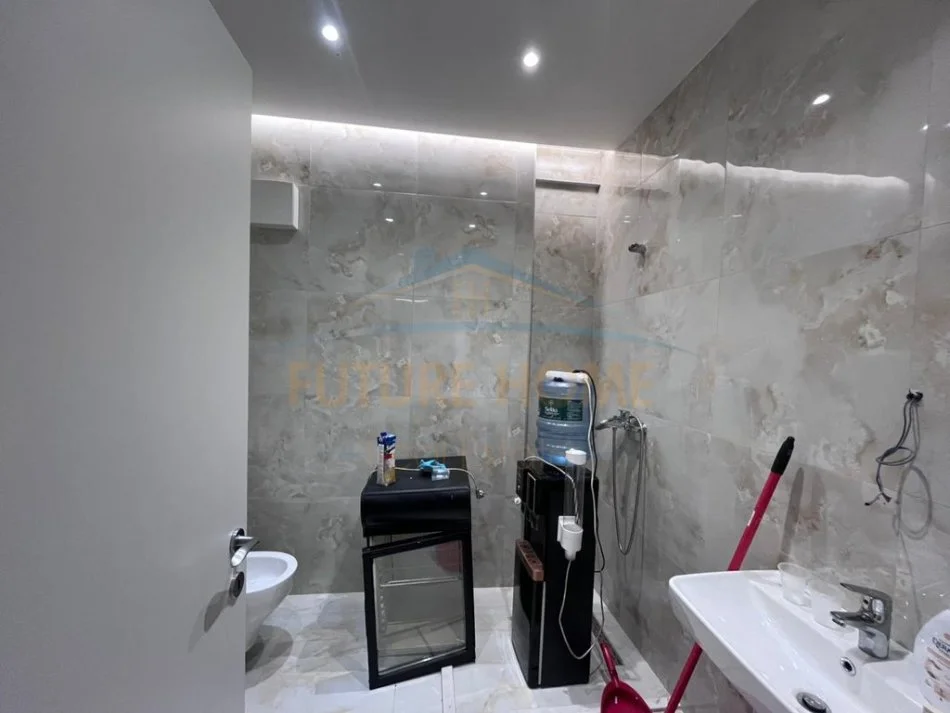 Qera, Apartament 2+1, Qender. 800 €