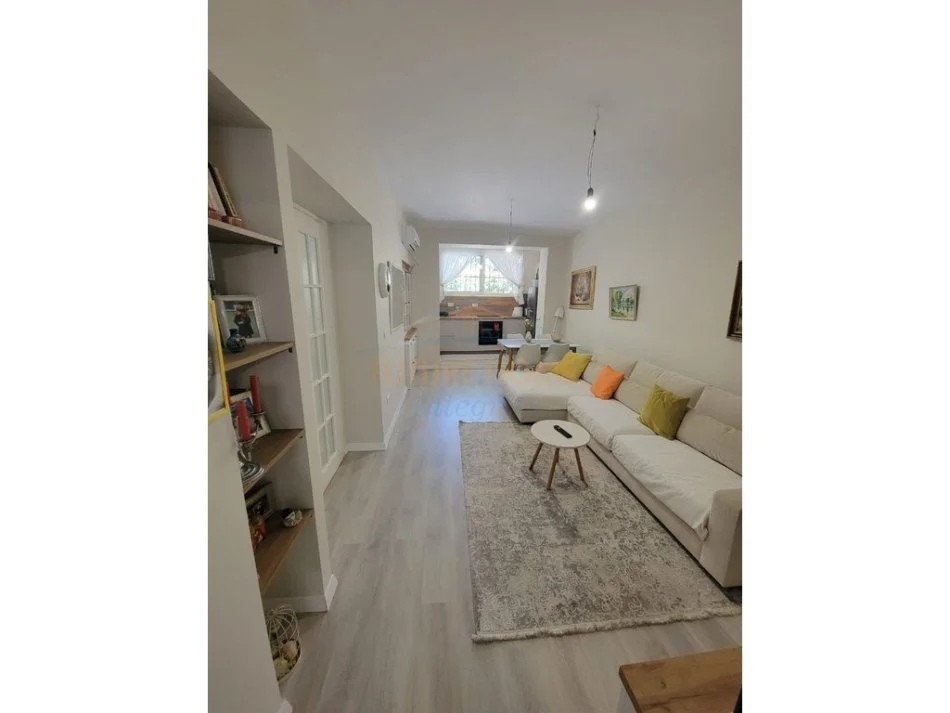 Tirane, shitet apartament 1+1 Kati 1, 65 m² 180.000 € (Rruga Tefta Tashko Koço, Pazari i Ri)