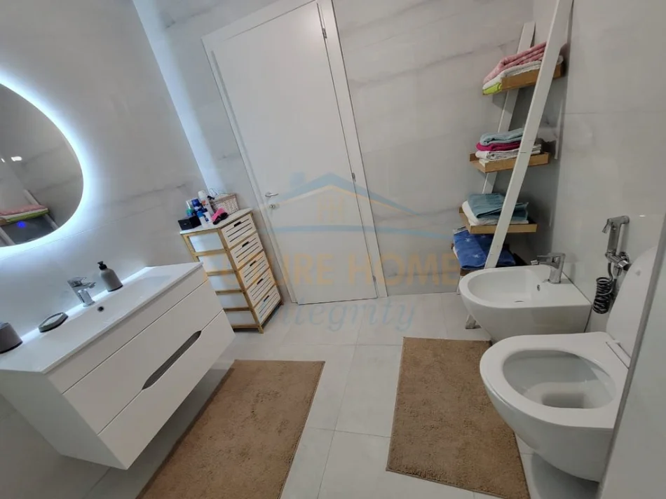 Tirane, shitet apartament 1+1 Kati 1, 65 m² 180.000 € (Afer Pazarit te Ri, Rruga Tefta Tashko Koco)