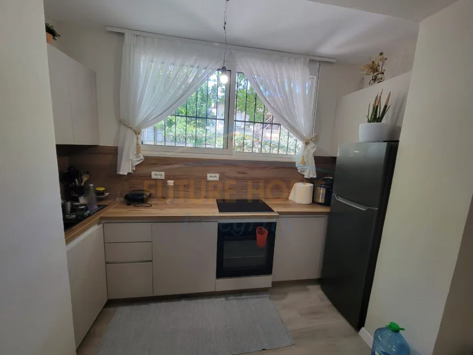 Tirane, shitet apartament 1+1 Kati 1, 65 m² 180.000 € (Afer Pazarit te Ri, Rruga Tefta Tashko Koco)