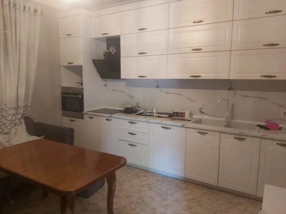 Tirane, jepet me qera shtepi 2 Katshe , 160 m² 400 € (Rruga Niko Avrami)