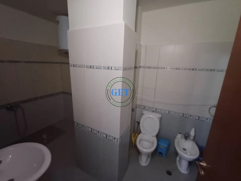 Durres, jepet me qera apartament 2+1+Ballkon Kati 5, 91 m² 400 € (UKD, Durres)