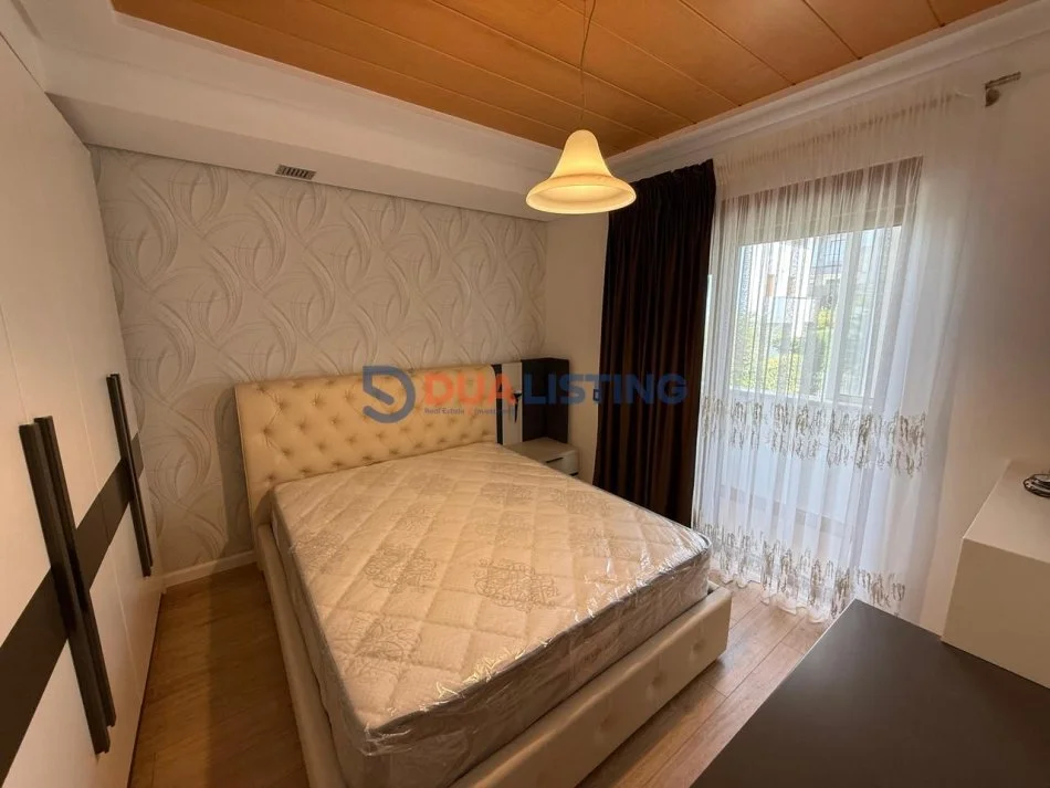 Tirane, jepet me qera Vile 3+1 , 350 m² 2.500 € 
