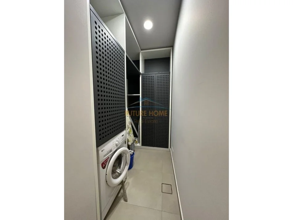 Tirane, jepet me qera apartament 1+1+Ballkon Kati 3, 72 m² 900 € (Kompleksi Delijorgj)
