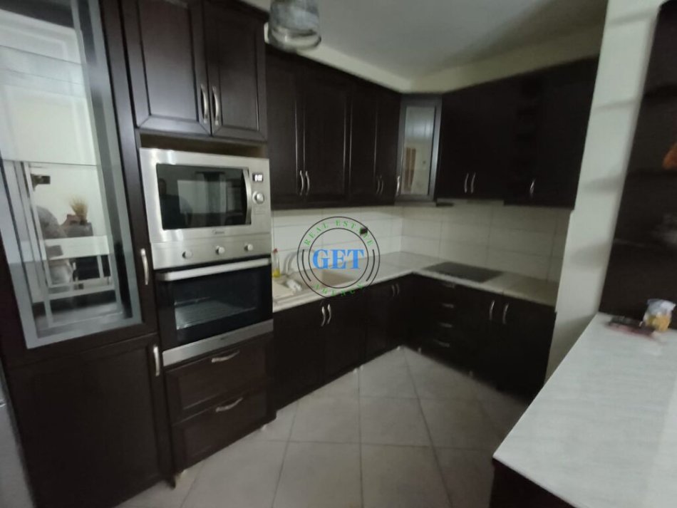 Durres, jepet me qera apartament 2+1+Ballkon Kati 5, 91 m² 400 € (UKD Durres)