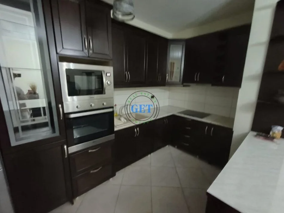 Durres, jepet me qera apartament 2+1+Ballkon Kati 5, 91 m² 400 € (UKD Durres)