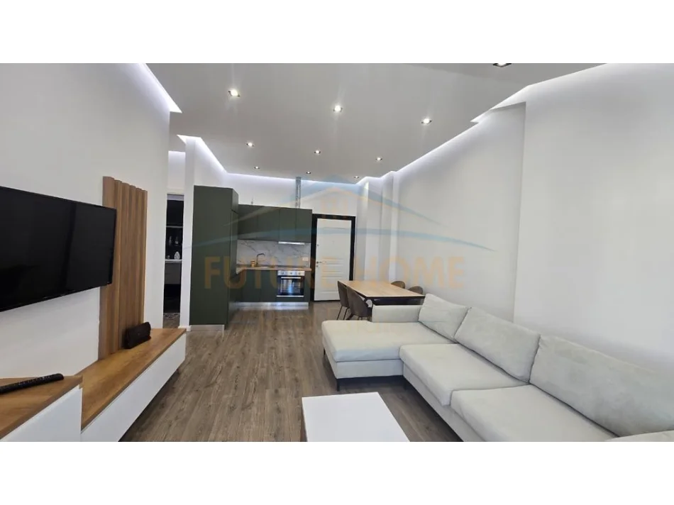 Tirane, jepet me qera apartament 2+1 Kati 7, 120 m² 500 € 