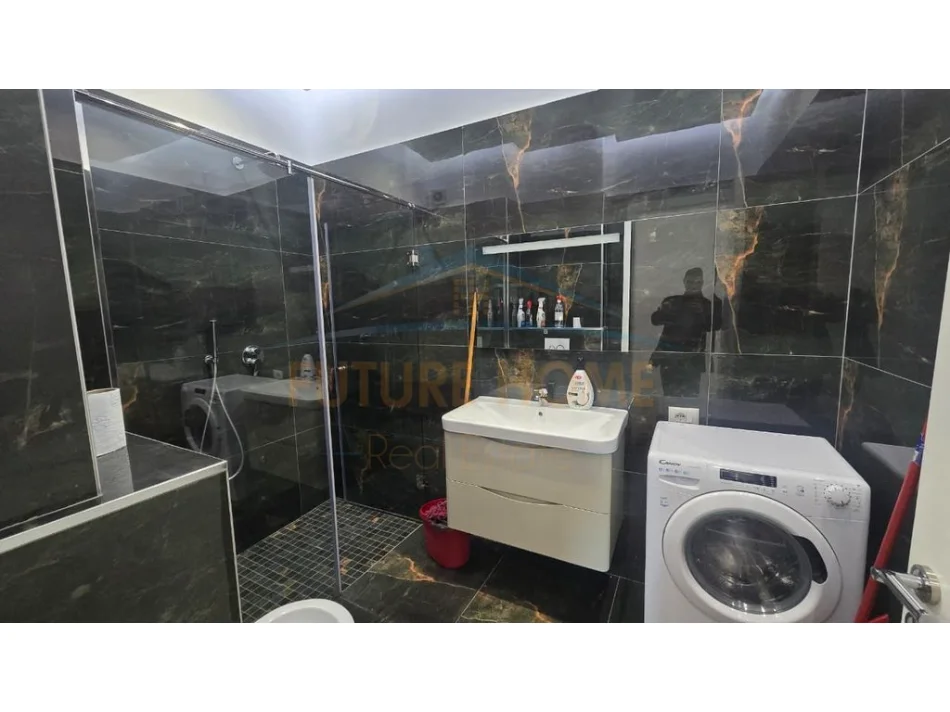 Tirane, jepet me qera apartament 2+1+Ballkon Kati 7, 120 m² 500 € (Fresku)