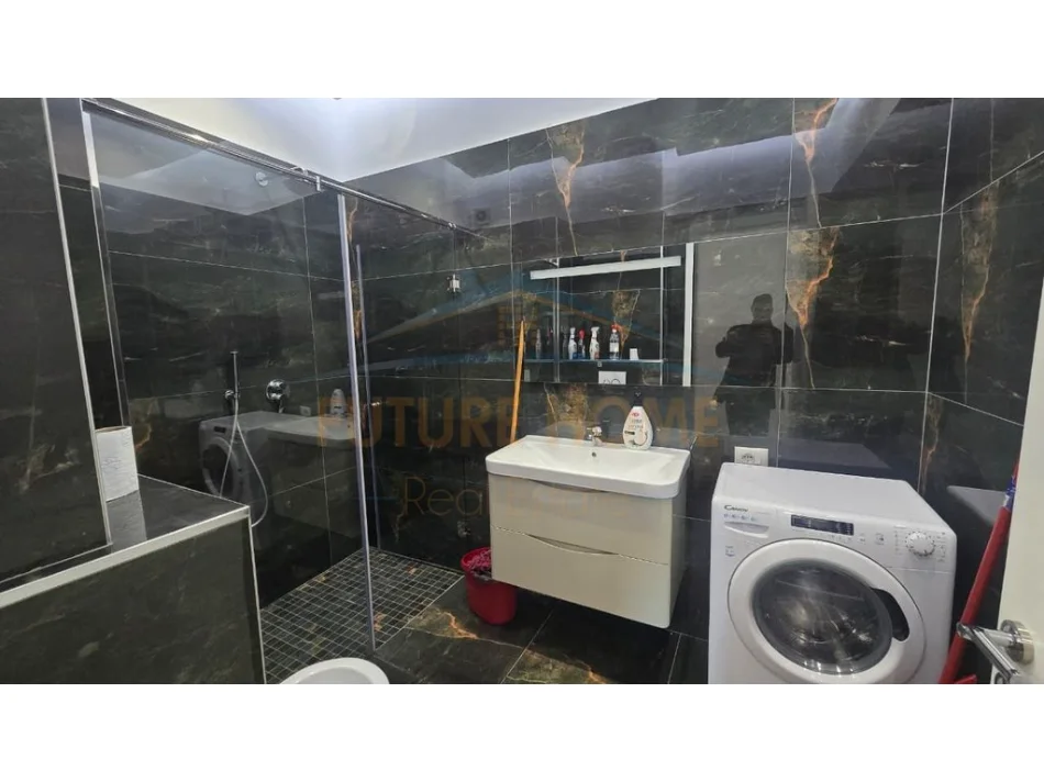 Tirane, jepet me qera apartament 2+1 Kati 7, 120 m² 500 € 