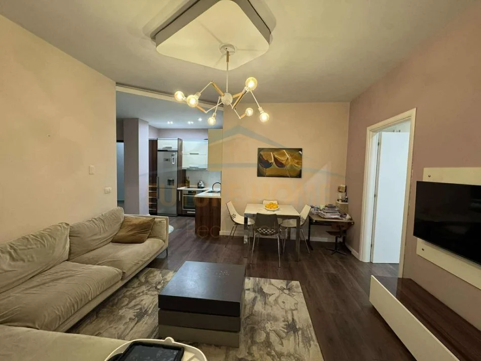 Tirane, jepet me qera apartament 1+1 Kati 1, 60 m² 600 €