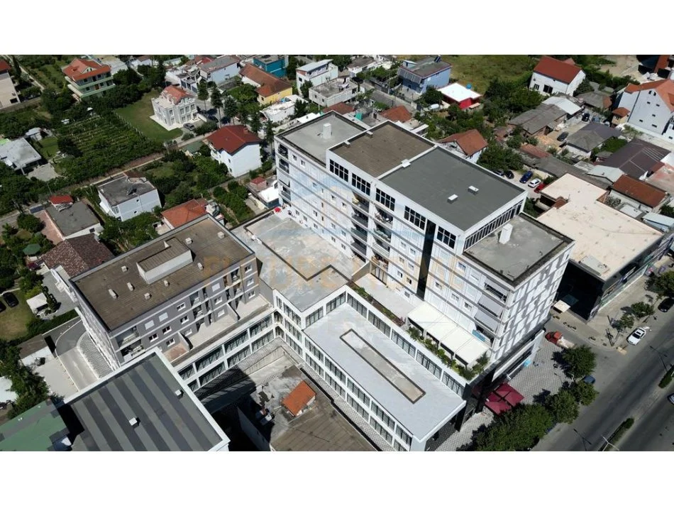 Tirane, shitet apartament 2+1+Ballkon Kati 6, 126 m² 100.000 € (Kamez)