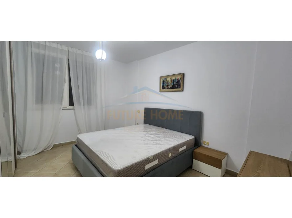 Tirane, jepet me qera apartament 1+1+Ballkon Kati 4, 62 m² 650 € 