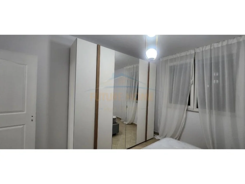 Tirane, jepet me qera apartament 1+1 Kati 4, 62 m² 650 € (Ish Ekspozita, Tiranë.)