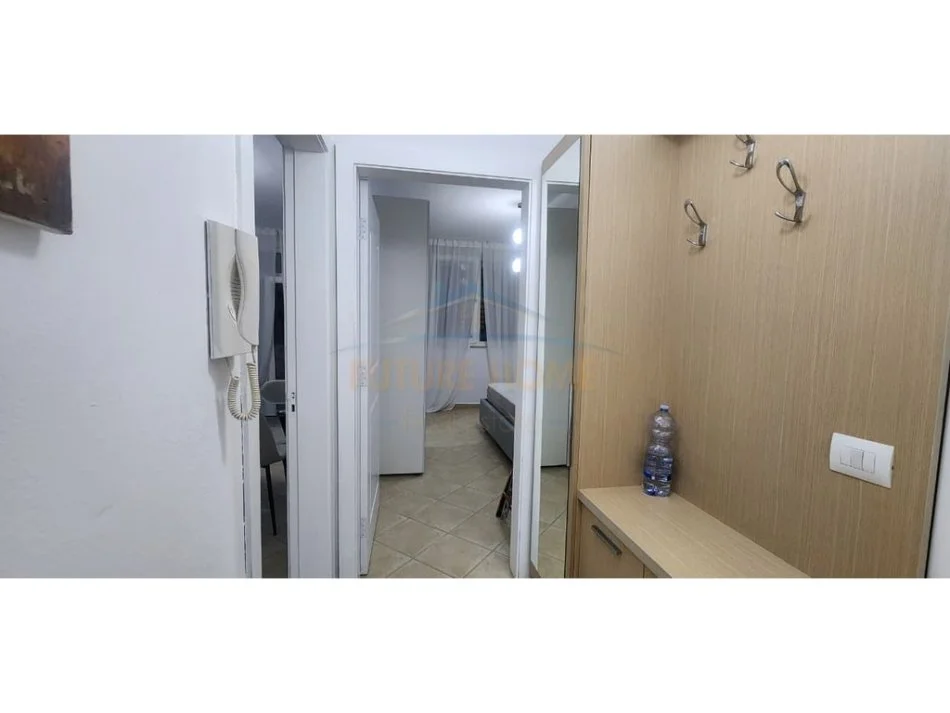 Tirane, jepet me qera apartament 1+1 Kati 4, 62 m² 650 € (Ish ekspozita)