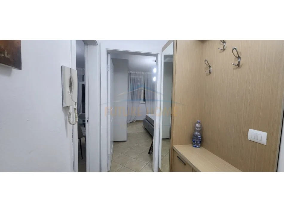 Tirane, jepet me qera apartament 1+1+Ballkon Kati 4, 62 m² 650 € 