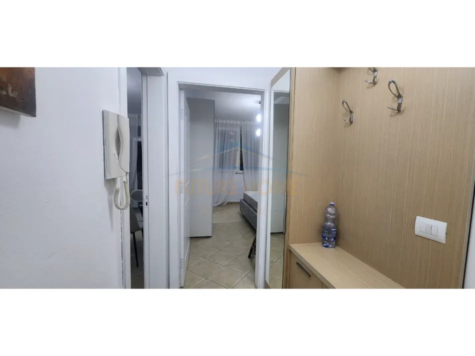 Tirane, jepet me qera apartament 1+1 Kati 4, 62 m² 650 € (Ish ekspozita)