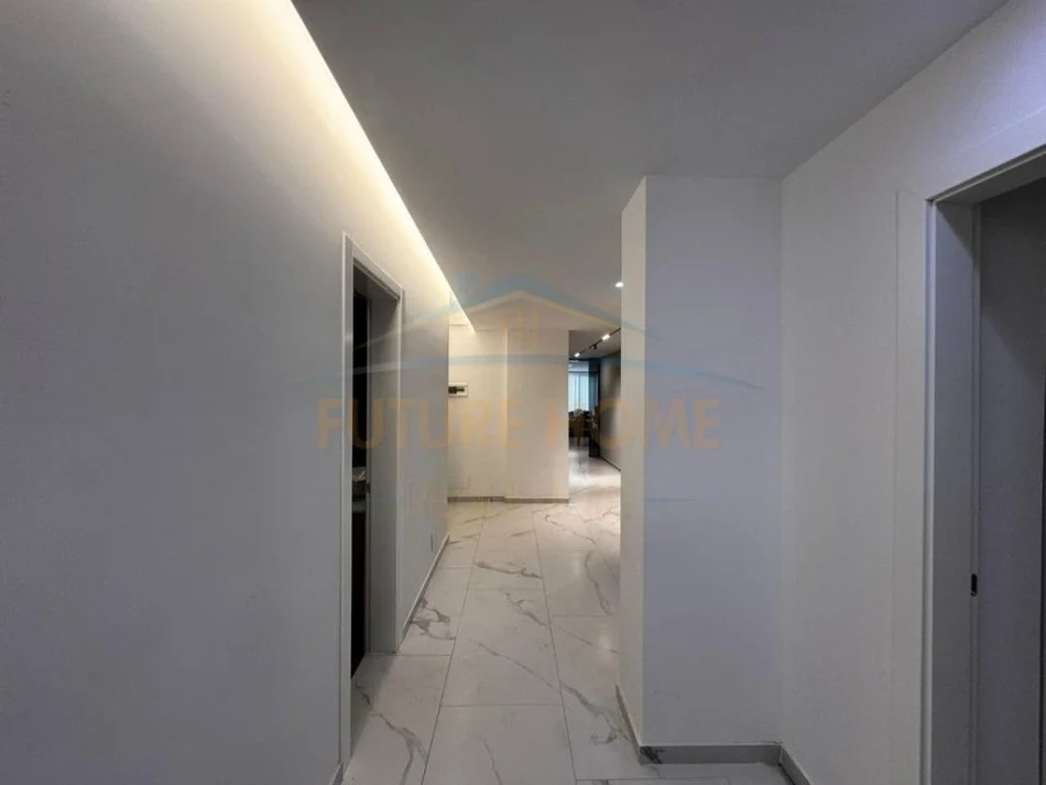 Durres, jepet me qera apartament 3+1 Kati 6, 260 m² 2.000 € (Vollga, Durres.)