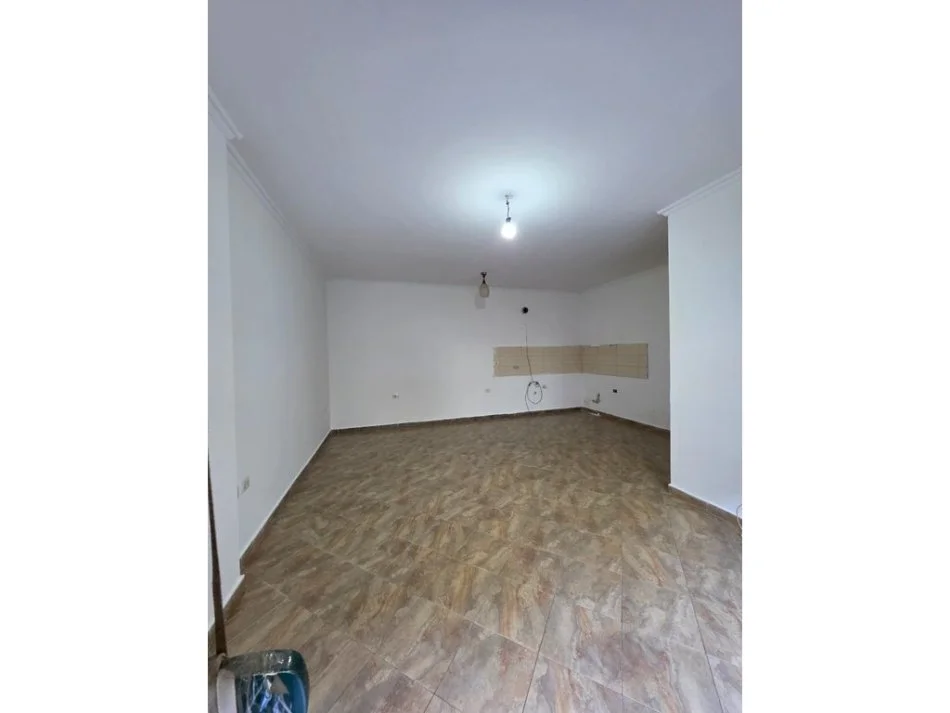 Qera, Apartament 2+1, Rruga 5 Majit, Tiranë. 400 €
