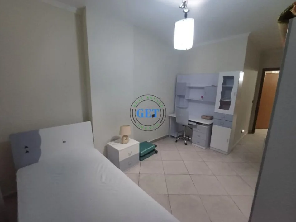 Durres, jepet me qera apartament 2+1+Ballkon Kati 5, 91 m² 400 € (UKD, Durres)