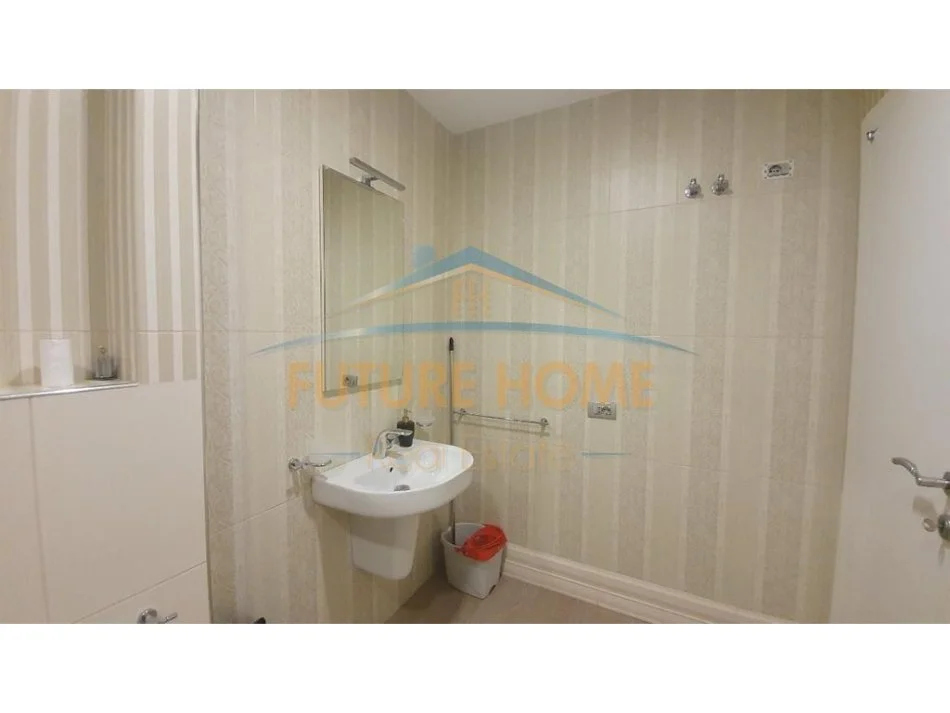 Tirane, jepet me qera zyre Kati 7, 200 m² 3.100 € (Hilton Garden Inn Tirana, Bulevardi Gjergj Fishta.)