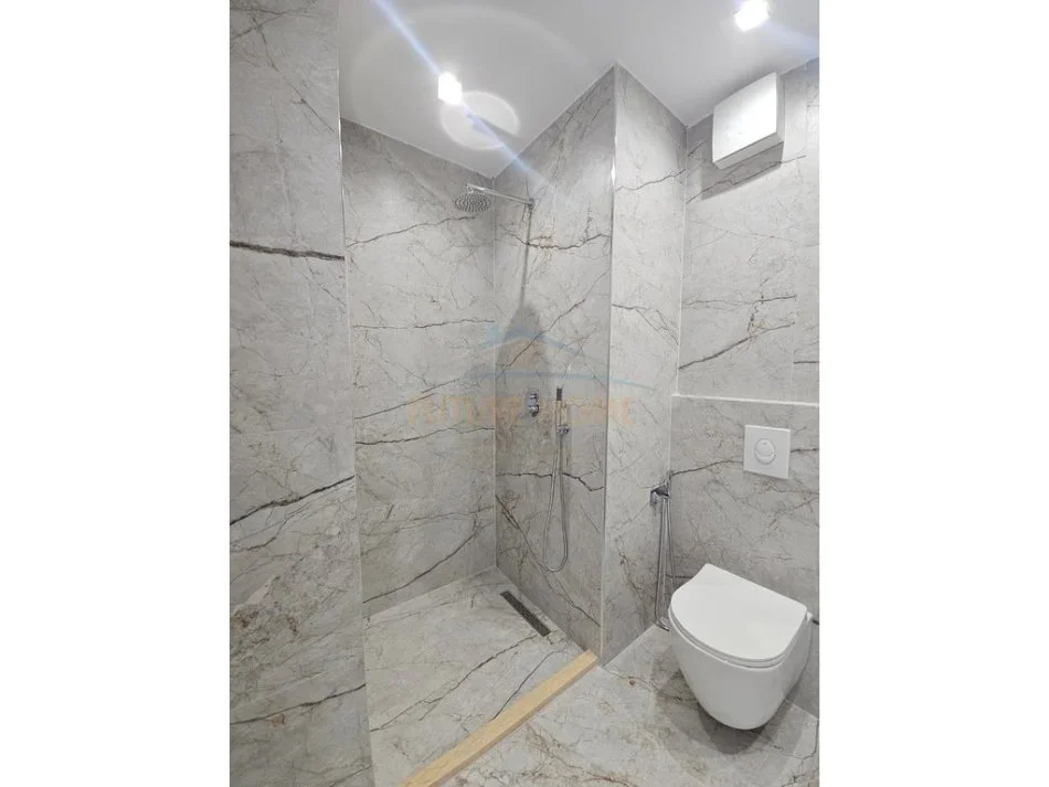 Durres, shitet apartament 2+1+Ballkon Kati 2, 115.000 € (Prane Spitalit Rajonal)