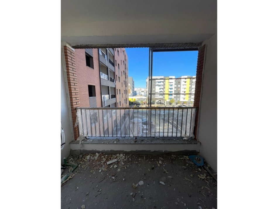 Tirane, shitet apartament 2+1 Kati 3, 111 m² 97.794 € (Kamez)
