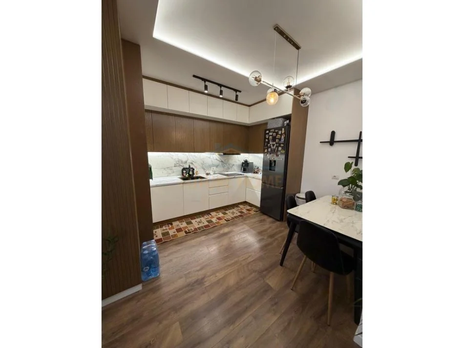 Tirane, shes apartament 3+1+Ballkon Kati 3, 123 m² 255.000 €