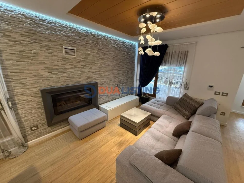 Tirane, jepet me qera Vile 3+1 , 350 m² 2.500 € 