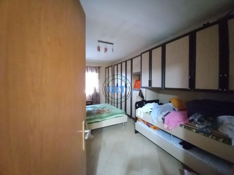 Durres, jepet me qera apartament 1+1+Ballkon Kati 6, 63 m² 400 € (Pallati Sportit)