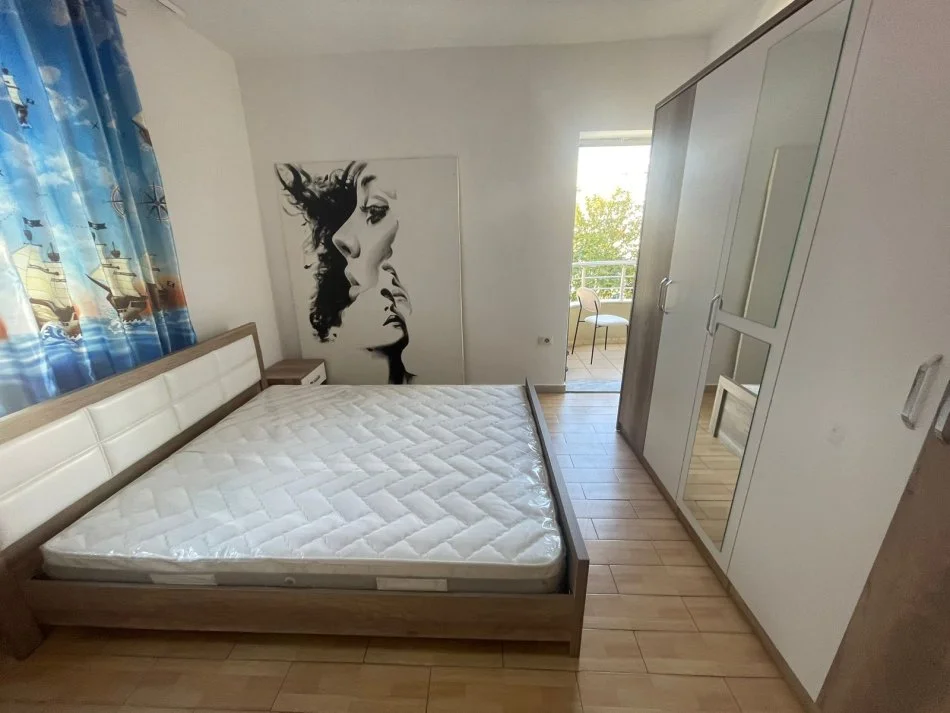 Tirane, jepet me qera apartament 1+1+Ballkon Kati 2, 60 m² 430 € (rruga Frang Bardhi)