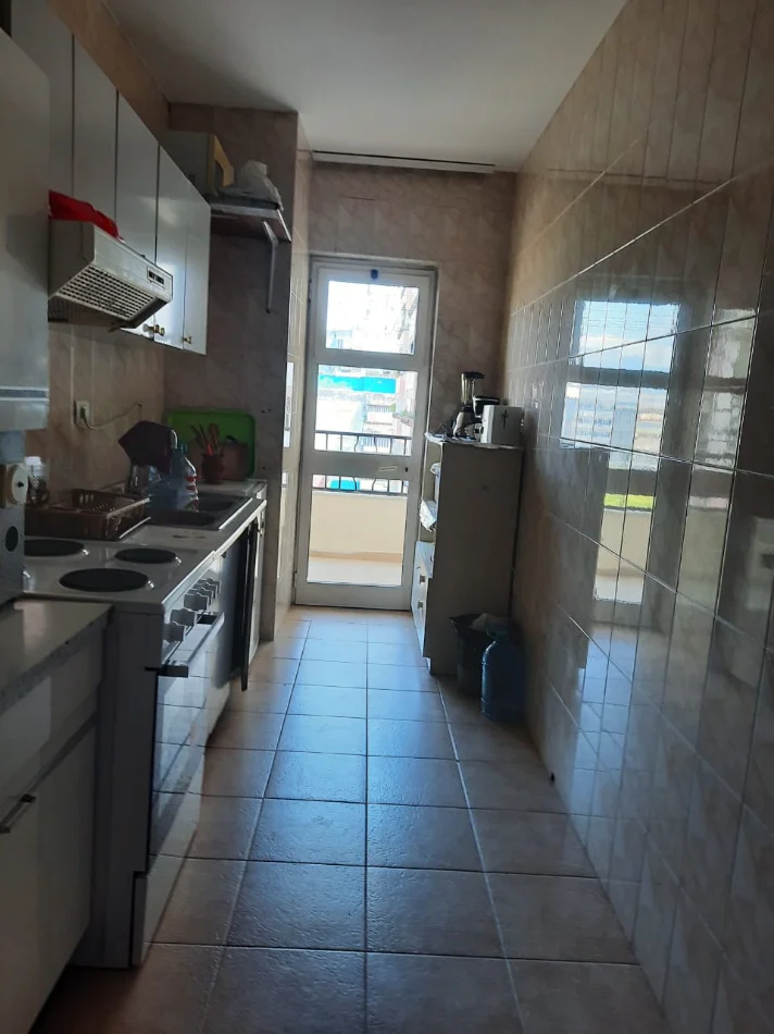 Tirane, jepet me qera apartament 2+1 Kati 9, 100 m² 550 € (Rruga Dritan Hoxha)