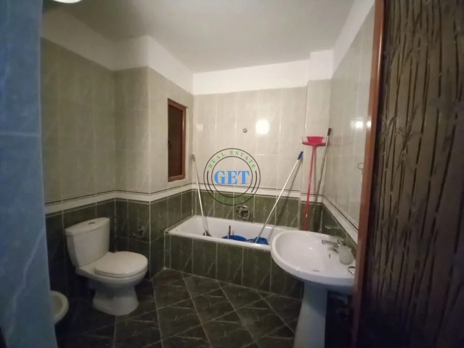 Durres, jepet me qera apartament 3+1 Kati 3, 145 m² 500 € (Tregu fshatar, Durres)