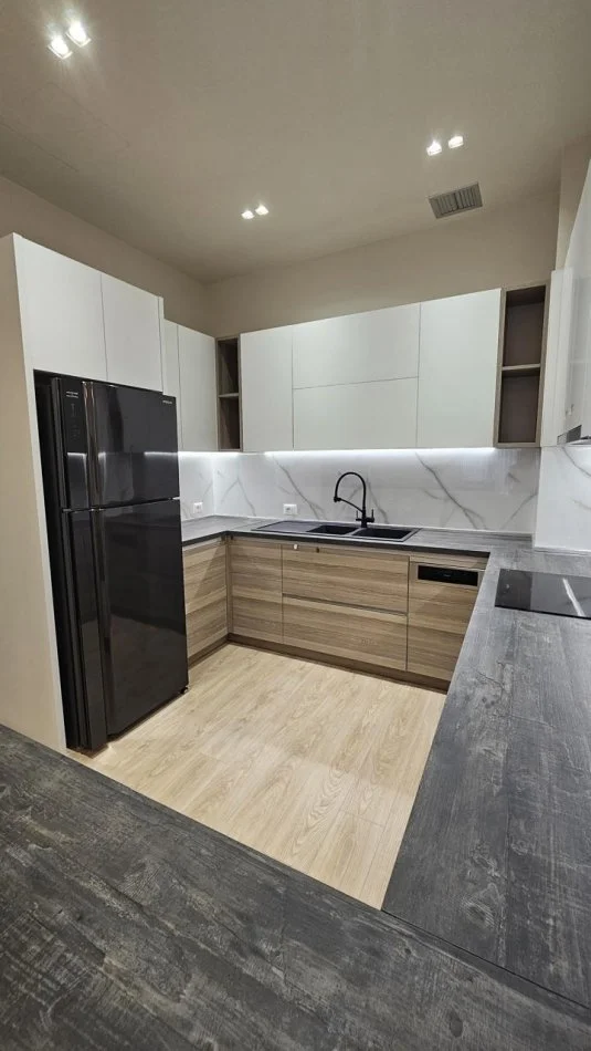 Tirane, shes apartament 3+1+Ballkon Kati 1, 117 m² 290.000 € (Liqeni i Thate)