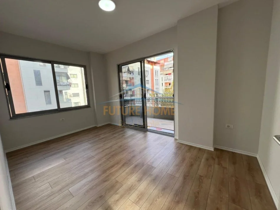 Tirane, shitet apartament 2+1+Ballkon Kati 3, 79 m² 125.000 € (Yzberisht)