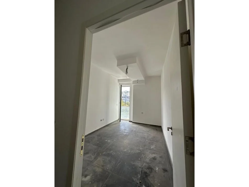 Tirane, shitet apartament 2+1+Ballkon Kati 3, 93 m² 238.000 € (Liqeni i Thate)