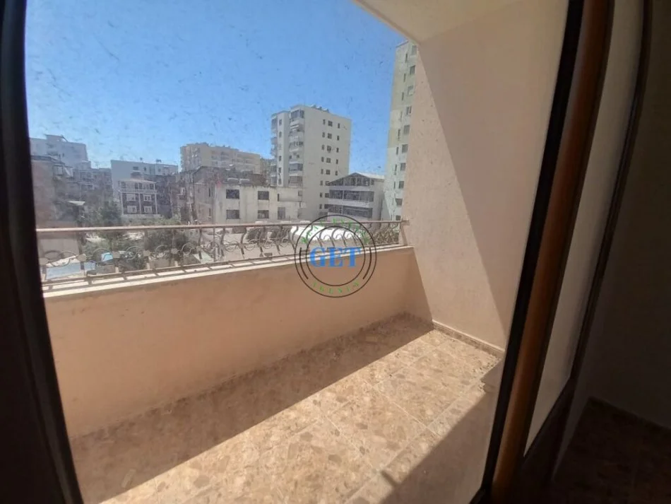 Durres, jepet me qera apartament 3+1 Kati 3, 145 m² 500 € (Tregu fshatar, Durres)