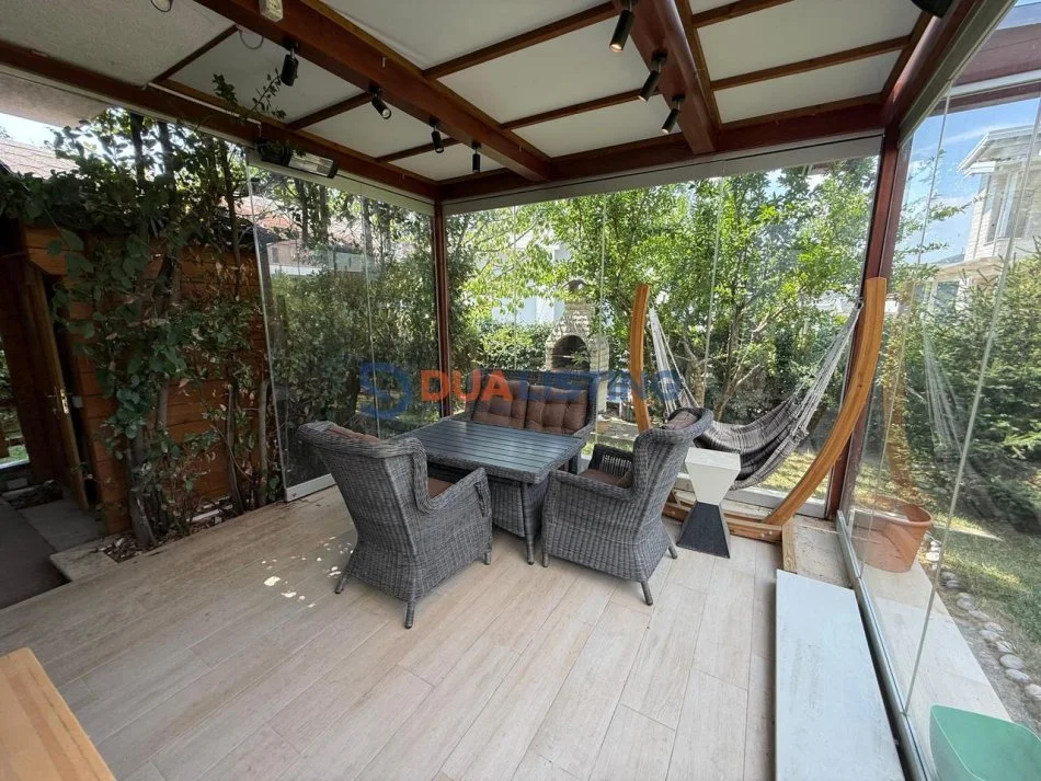 Tirane, jepet me qera Vile 3+1 , 350 m² 2.500 € 