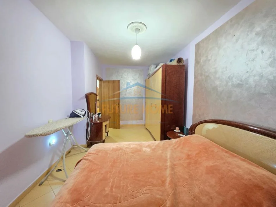 Tirane, jap me qera apartament 2+1+Ballkon Kati 8, 90 m² 400 € (YZBERISHT)